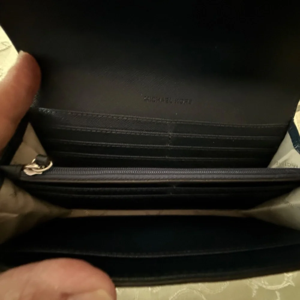 *NEW YEAR SALE * MICHAEL KORS Navy Leather wallet - Picture 5 of 5